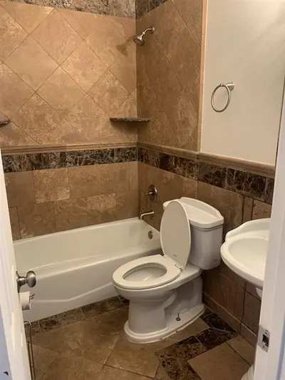 Photo 5 of 8 of Arthur 755 House